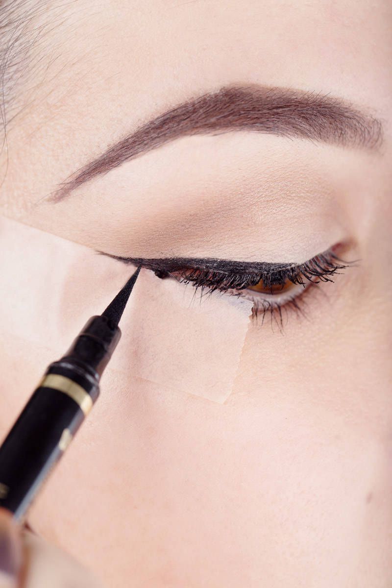 549baebf1bc85_-_elle-beauty-liquid-eyeliner-6-v-1971209-elv
