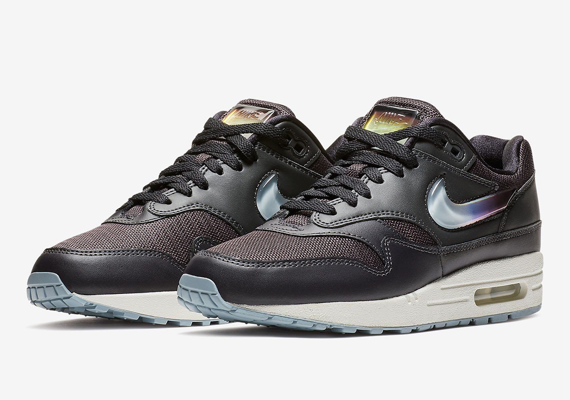 https://sneakernews.com