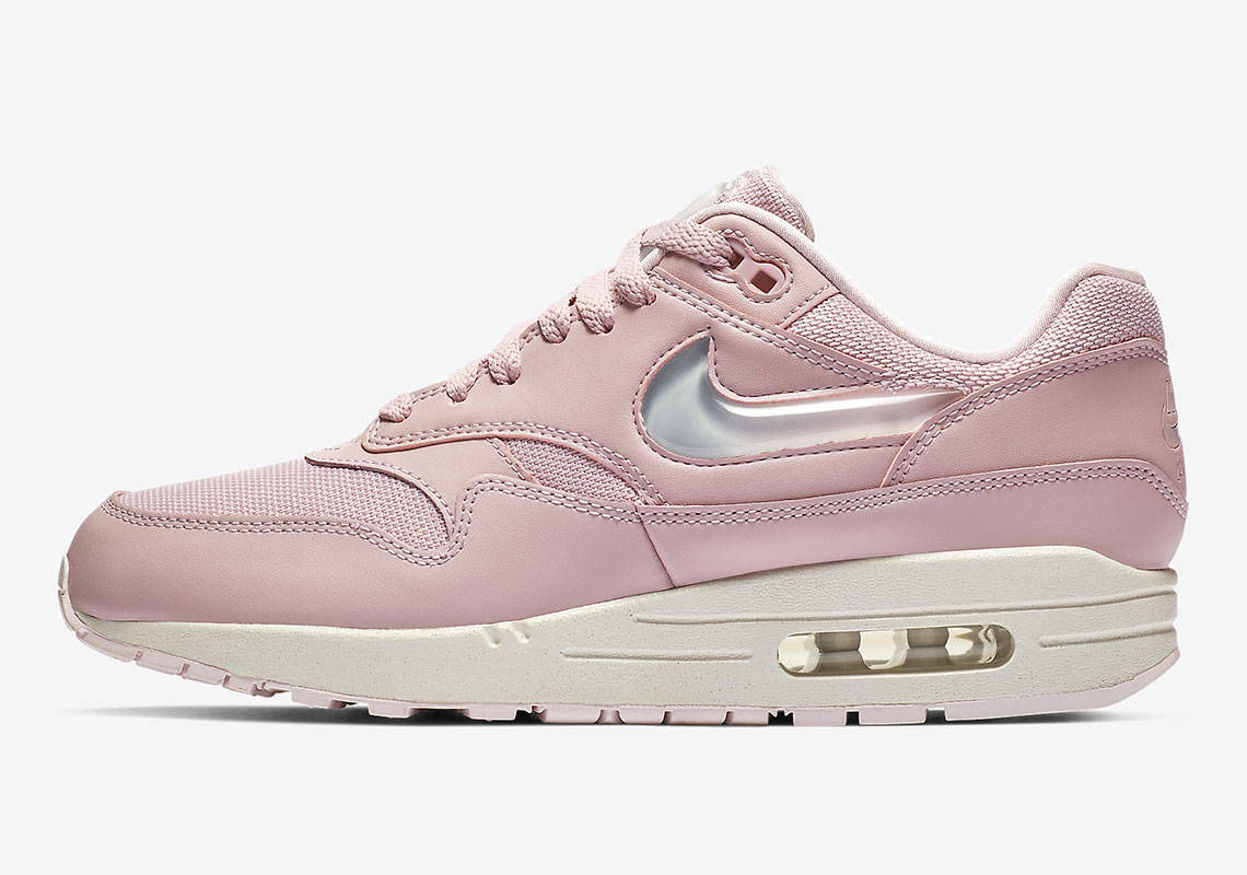 https://sneakernews.com