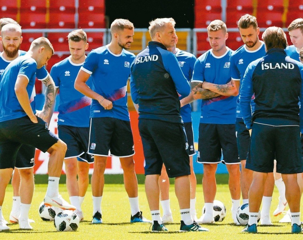 他们是被正职耽误的足球员?「冰岛足球队」兼