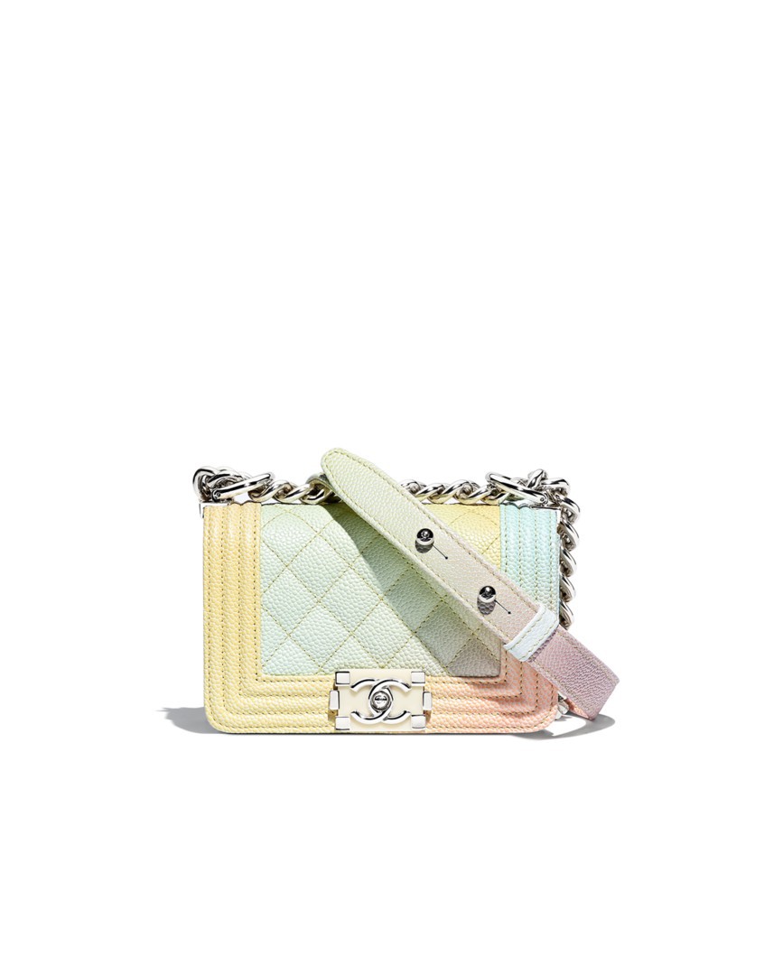 mini_boy_chanel_handbag-sheet.png.fashionImg.hi