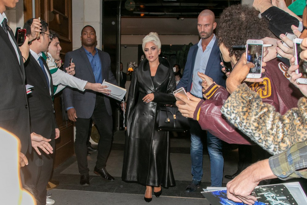 一個時代的終結?Lady Gaga率先手持Céline的手袋代表了什麼?