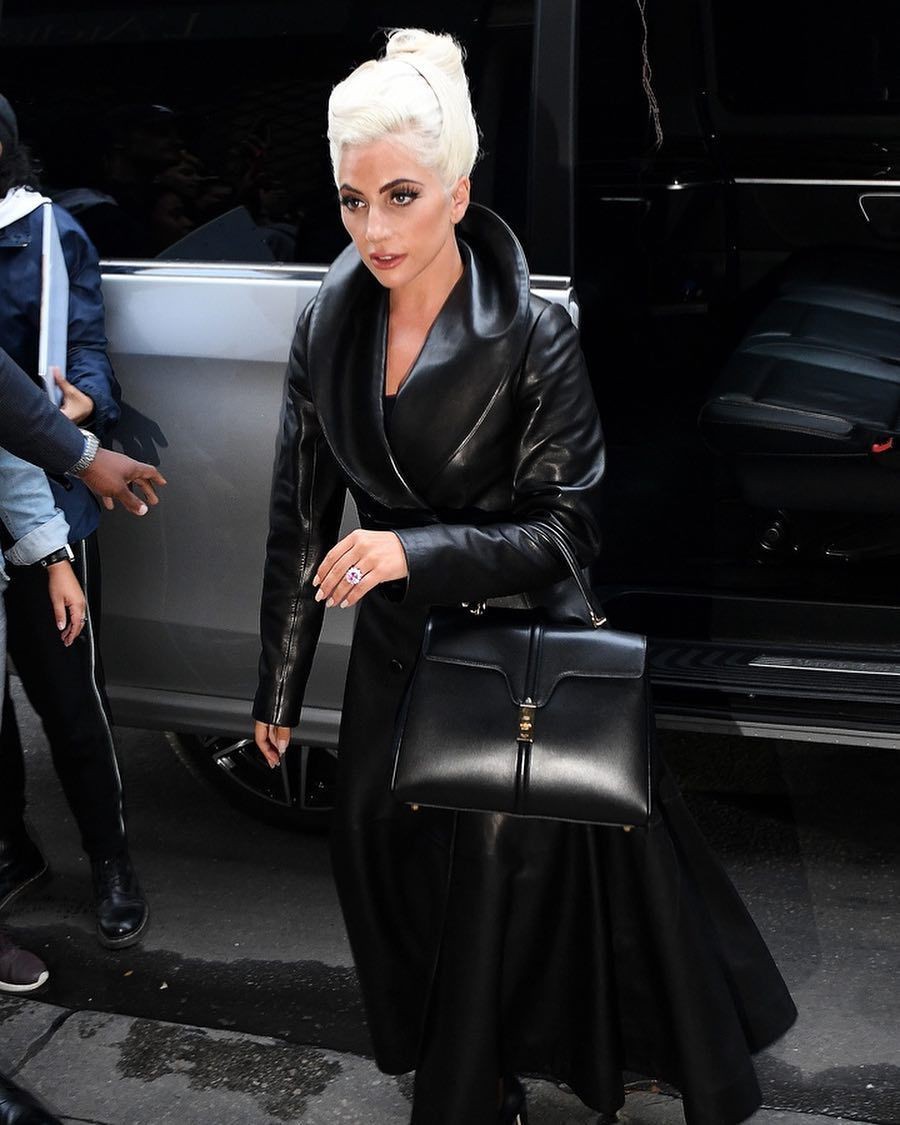 一個時代的終結?Lady Gaga率先手持Céline的手袋代表了什麼?