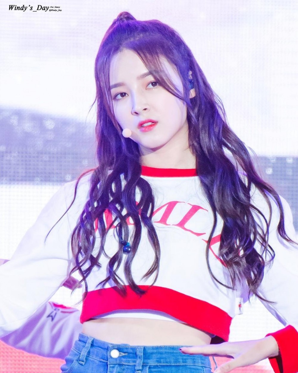 Instagram @nancy.momoland