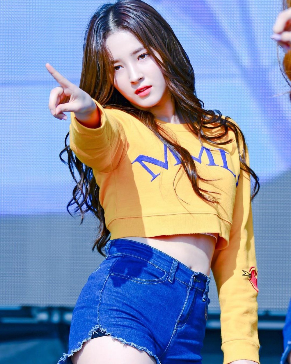 Instagram @nancy.momoland