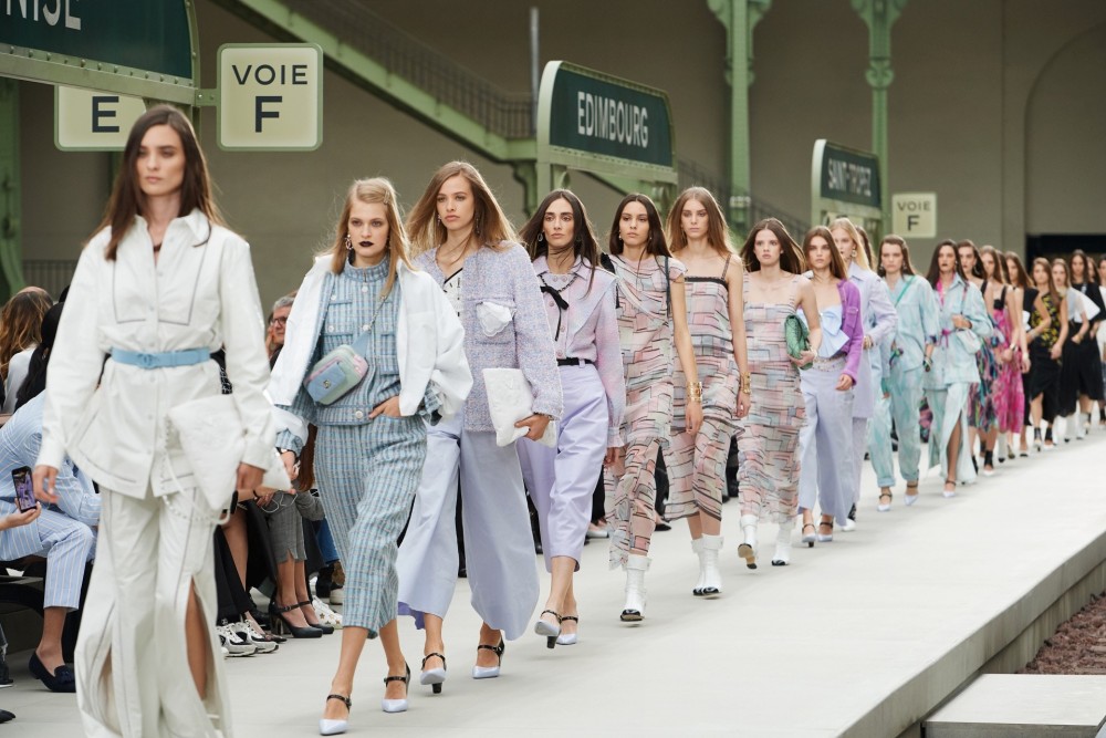 告別「老佛爺」!CHANEL攜手Virginie Viard展開全新旅程!