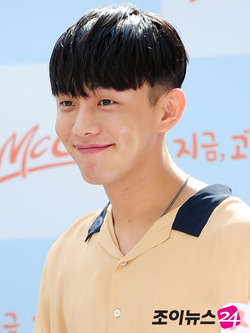 Yoo Ah-In4