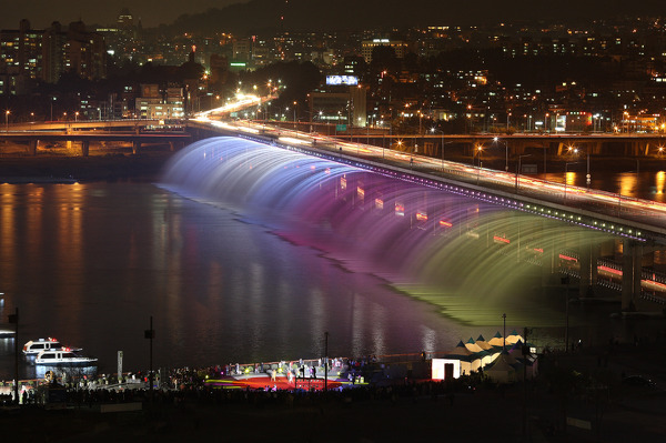 Rainbow_fountain_Seoul5
