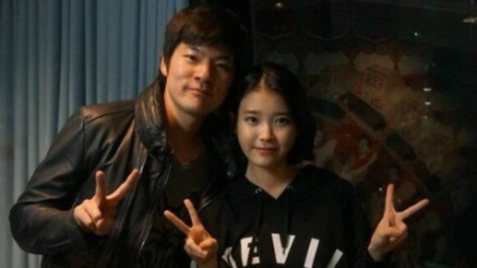 iu-reveals-she-has-been-dating-jang-kiha-for-2-------20151008140026477