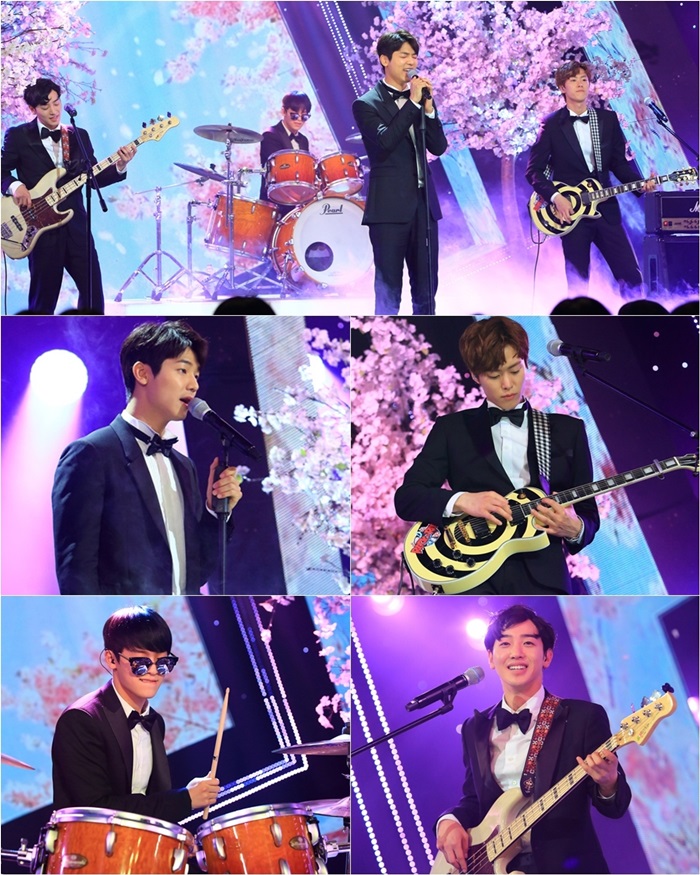 The Entertainer band stage
