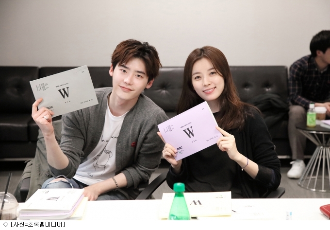 w lee jong suk han hyo joo 2