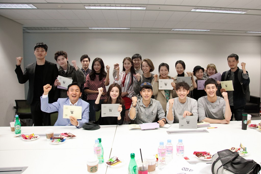 w lee jong suk han hyo joo 5