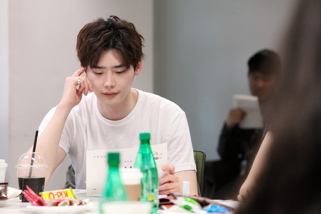 w lee jong suk han hyo joo 3