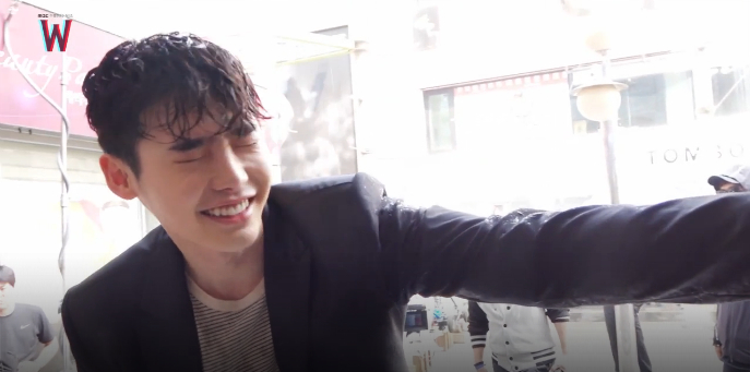 w behind the screen 3