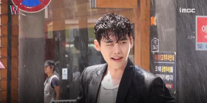 w behind the screen 4