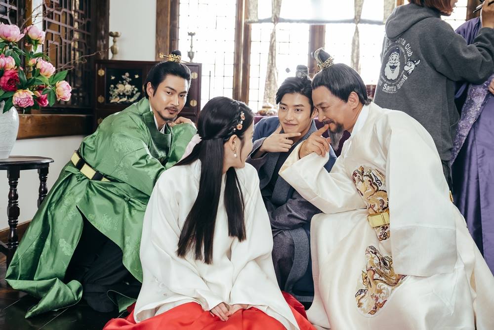 Scarlet Heart: Ryeo behind 3
