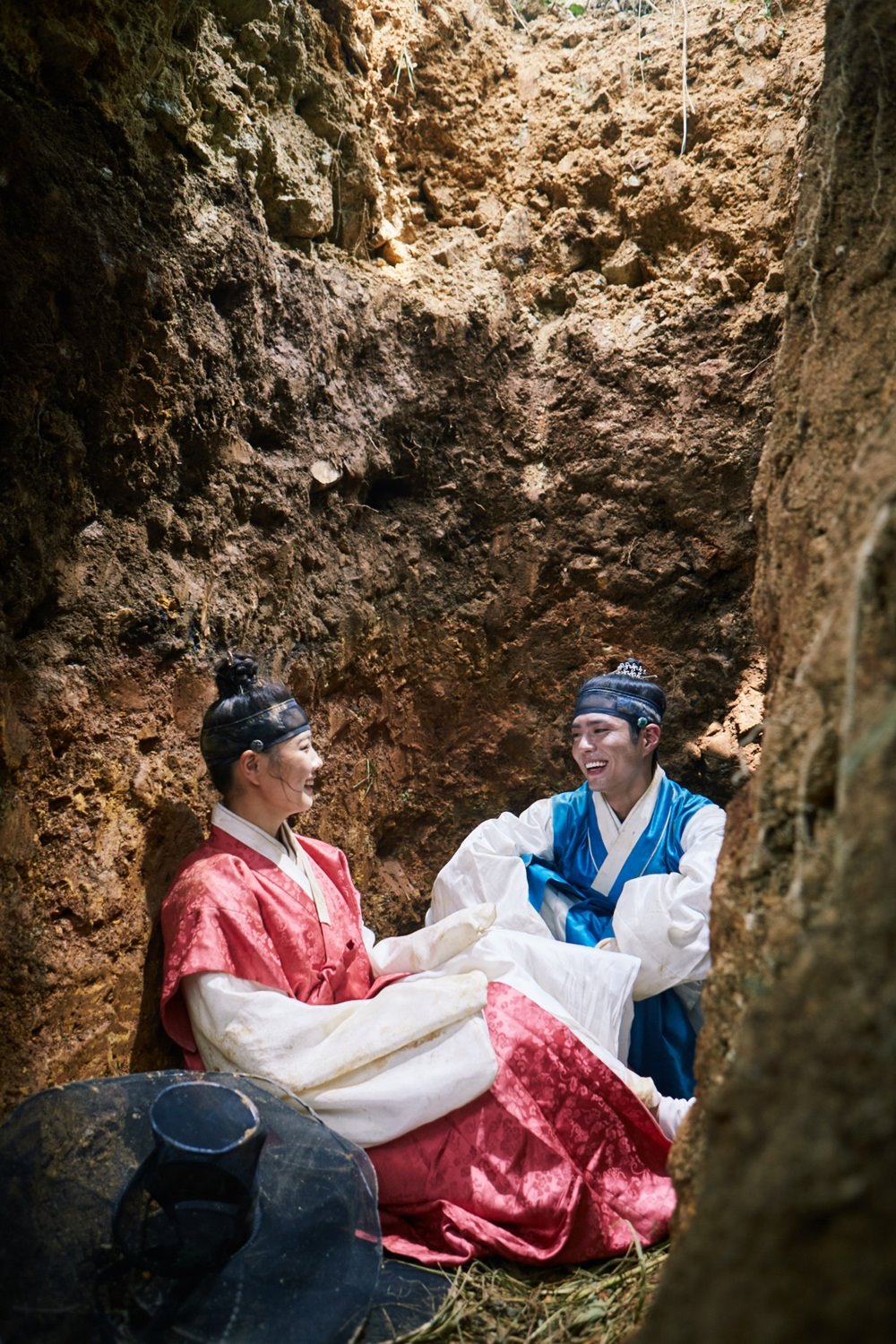 love-in-the-moonlight-behind