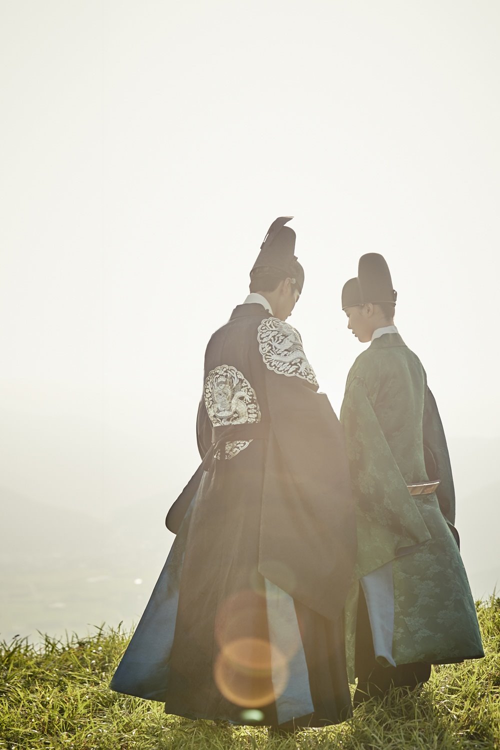 love-in-the-moonlight-behind