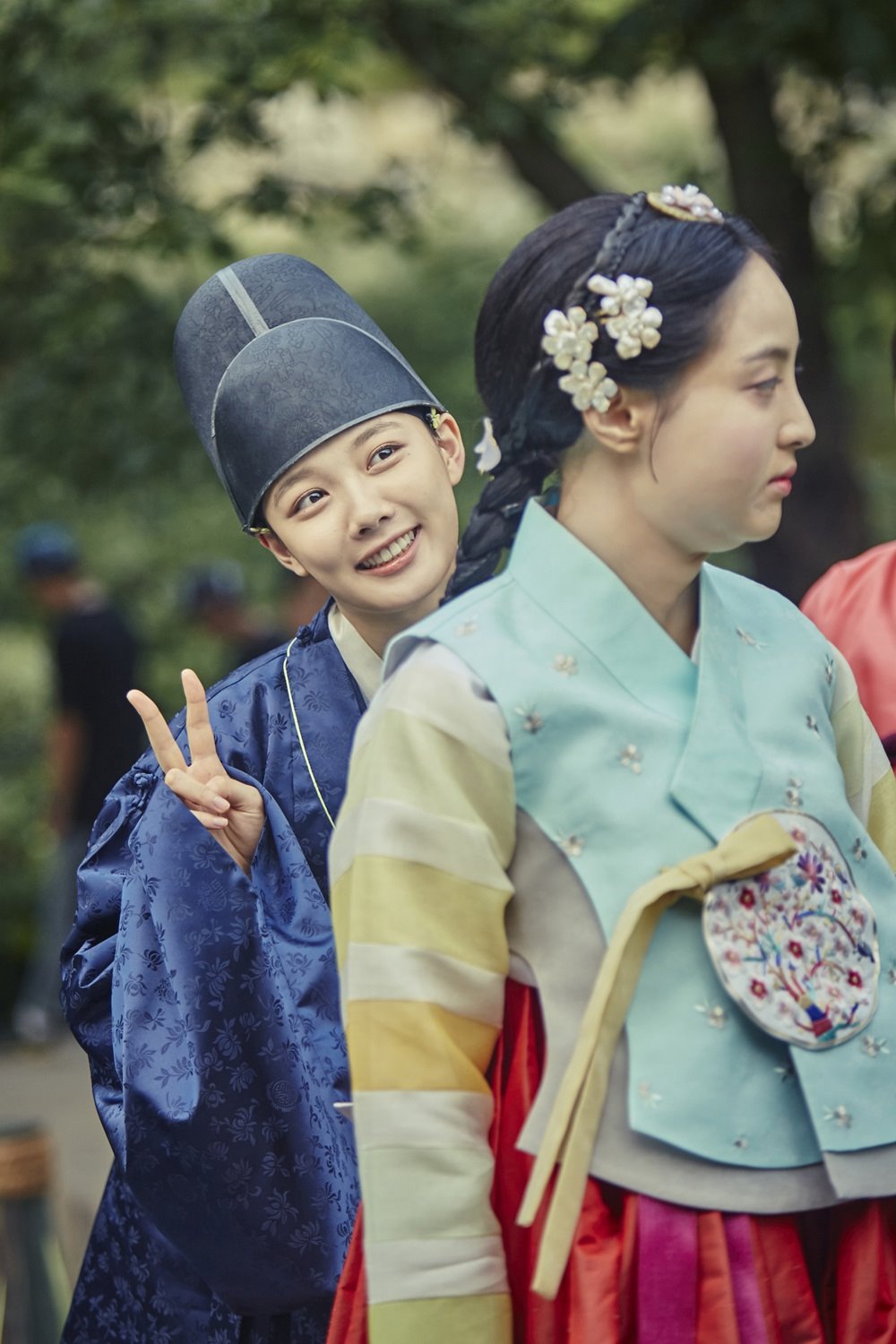 love-in-the-moonlight-behind