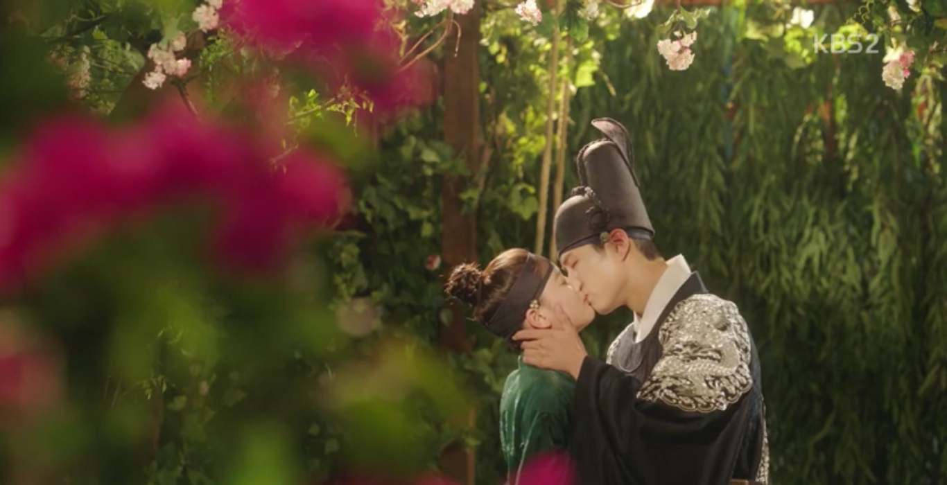 love-in-the-moonlight