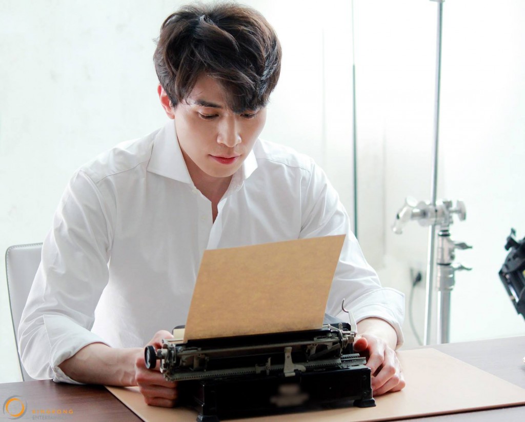 Lee Dong-wook cf