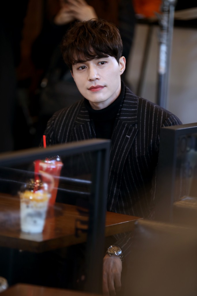 guardian lee dong wook behind 2