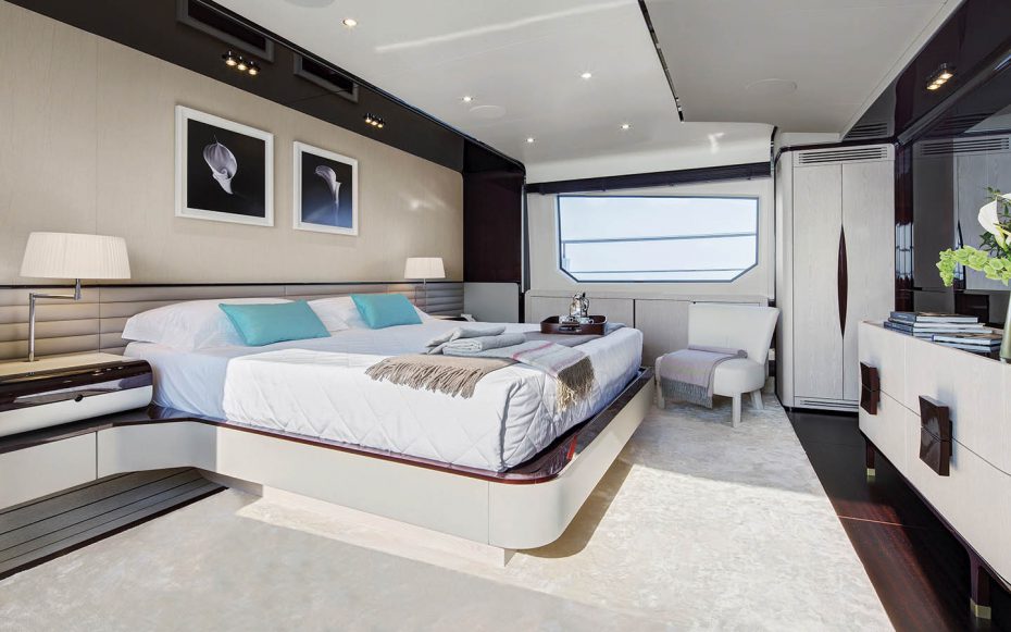Azimut Grande 95 with interior designed by Salvagni Architetti