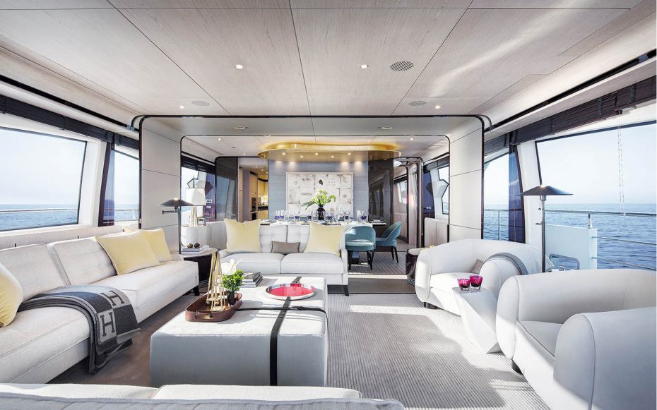 The stately living area of the Azimut Grande 95