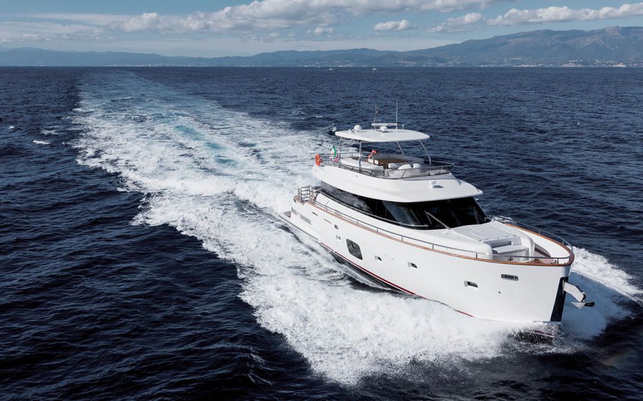 The Azimut Magellano 76's unique Dual Mode hull ensures comfortable navigation and excellent seakeeping even in moderate sea conditions