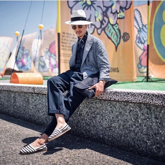 Shuhei Nishiguchi, BEAMS Fashion Director/Buyer executes this blue on blue on blue look during at Pitti Uomo 92 with a linen overcoat and panama hat. Image: @fabriziodipaoloph instagram