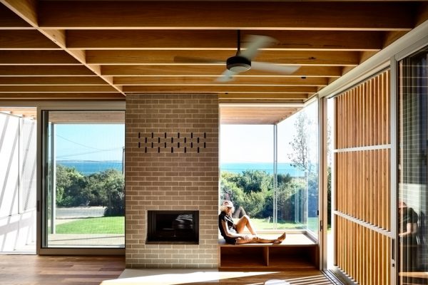 Wooded material lightness greets you, the Seaberg House is simultaneously both part of the Australian waterfront and also apart from it.