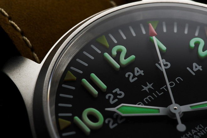 Macro of the thick Hamilton Khaki 50 1mm numerals made of Super-LumiNova. Image: Green Plastic Soldiers