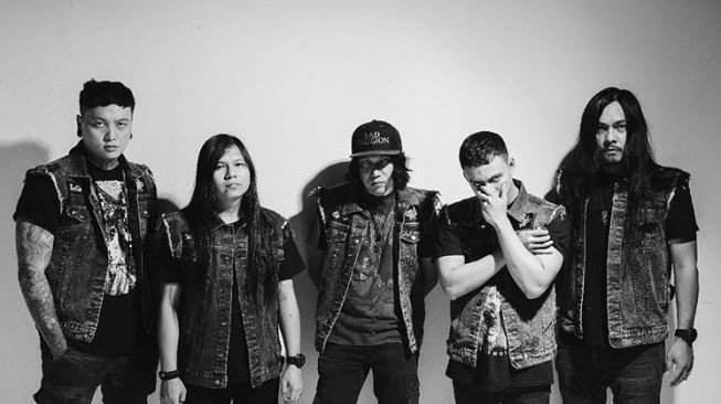 Dead Squad (deadsquad.official/instagram).