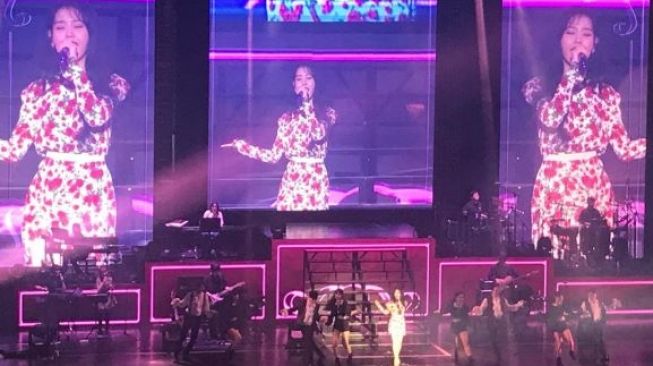 Penyanyi asal Korea Selatan, IU dalam rangkaian tur konser di Indonesia.(Suara.com/Sumarni)