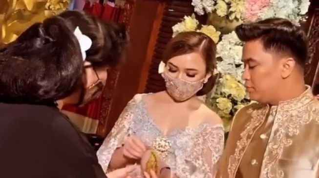 Billy Syahputra dan Amanda Manopo jalani pemotretan di butik Anne Avantie [Instagram]