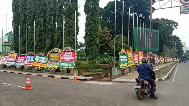Karangan bunga di Kodam Jaya (Antara)