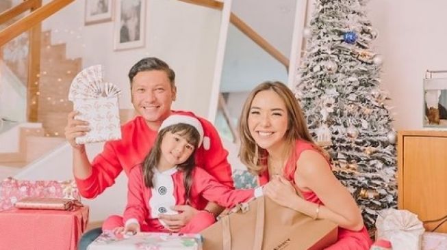 Gisella Anastasia, Gempita Noura Marten dan Gading Marten [Instagram/@gisel_la]
