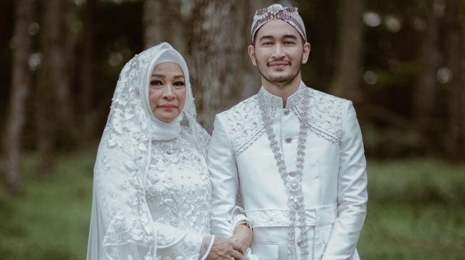 Jeje Govinda dan Ibunda (instagram)