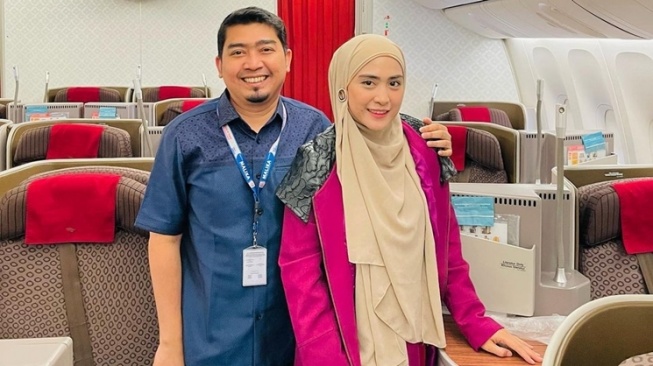 Ustaz Solmed dan April Jasmine (instagram)