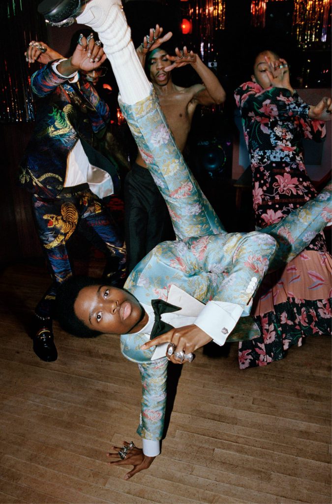 Gucci dances up a storm to celebrate its Pre-Fall 2017 collection Gucci dances up a storm to celebrate its Pre-Fall 2017 collection