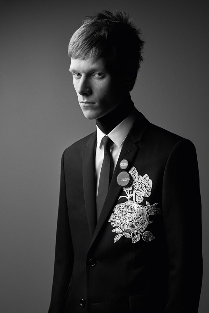 Dior Homme Black Carpet collection shines with dark embellishments Dior Homme Black Carpet collection shines with dark embellishments
