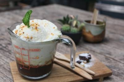 Affogato! “Cafe slave” ร้านIwane Goes Nature