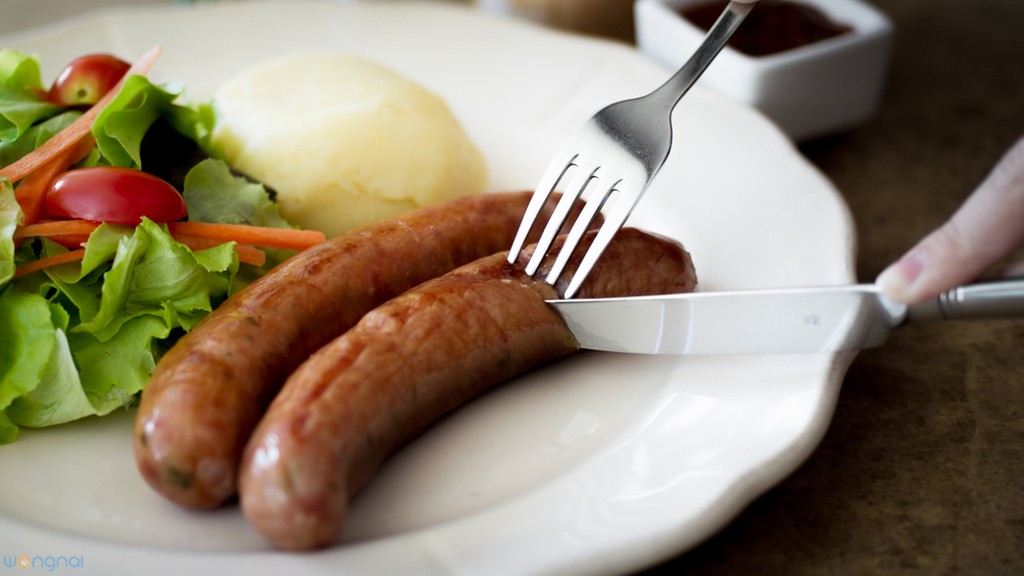 “Sausage & Mash Potatoes” (260.-)