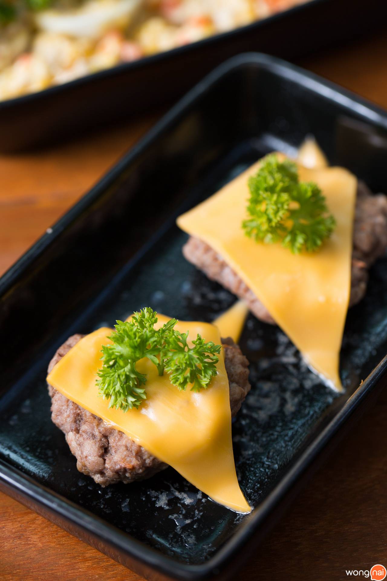 เมนู ชีสเบอร์เกอร์ ของร้าน บ้านขนมปังขิง