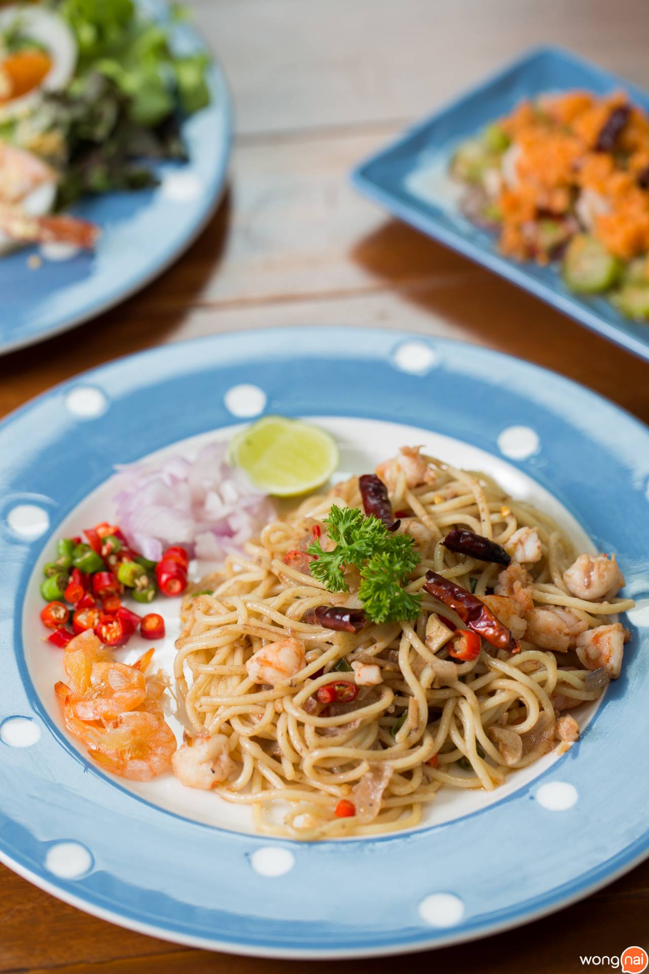 เมนู สปาเกตตีผัดกะปิกุ้ง ของร้าน บ้านขนมปังขิง