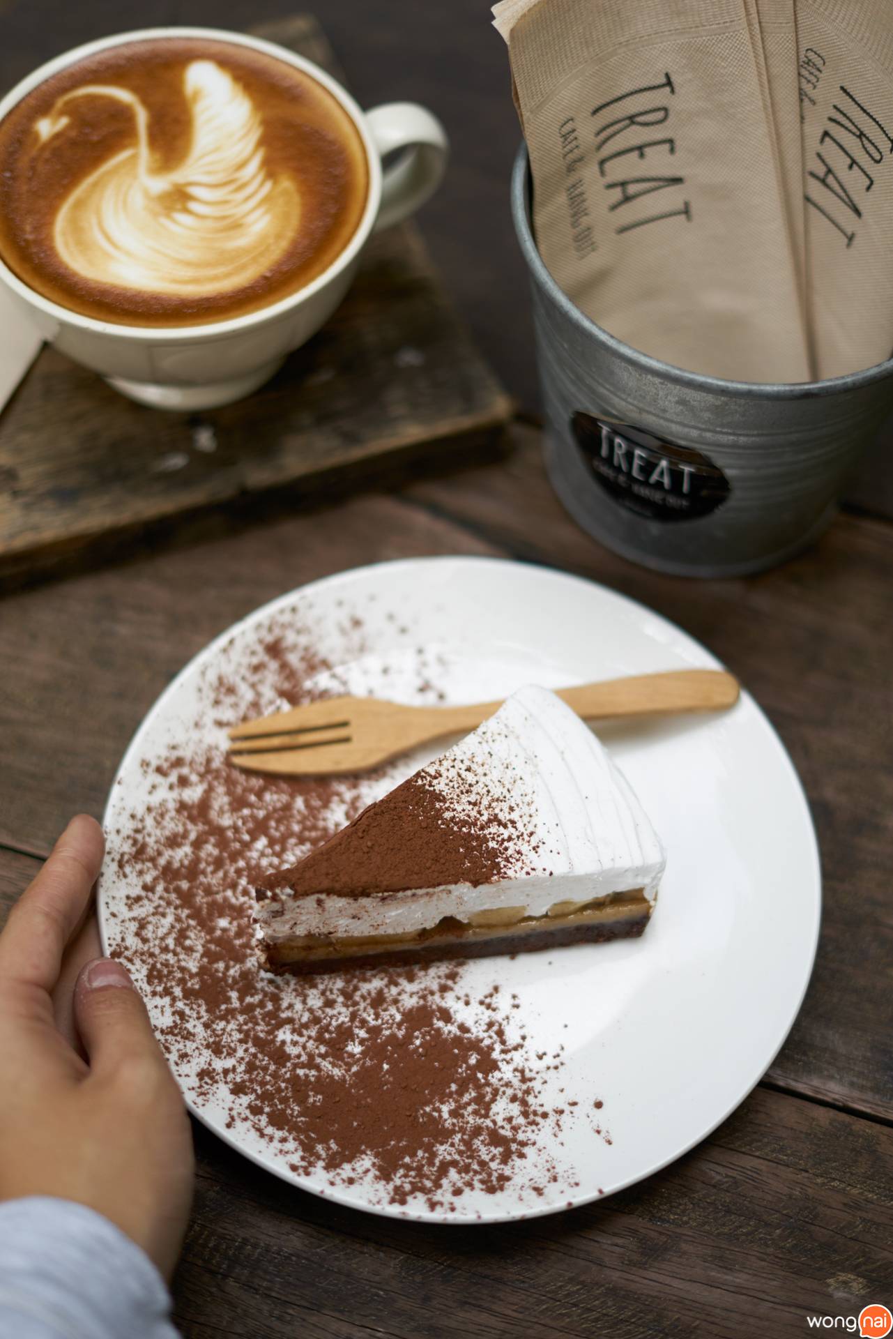 เมนู Hot Latte และ Banoffee ของร้าน Treat & Hangout
