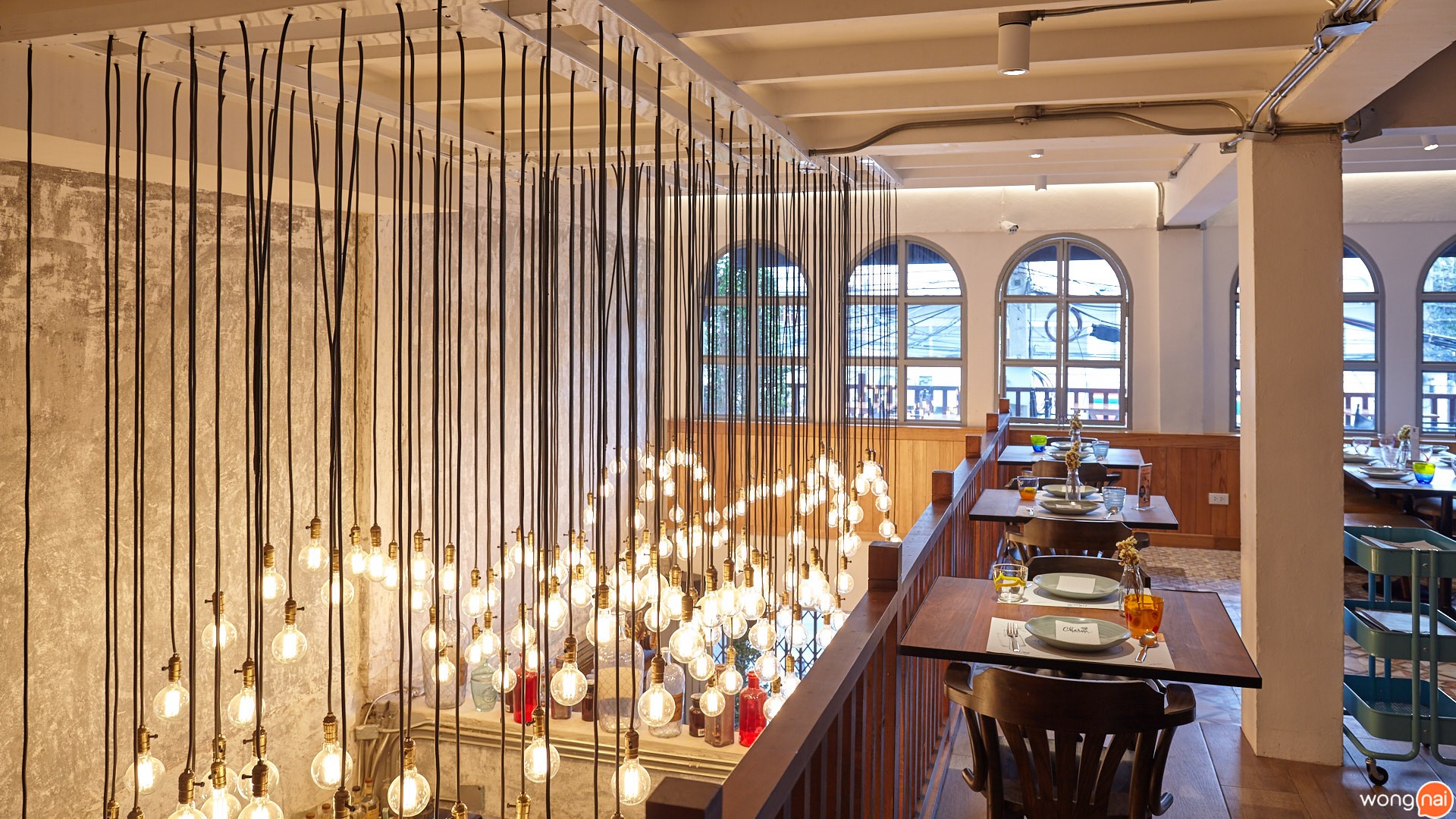 Charm Eatery&Bar