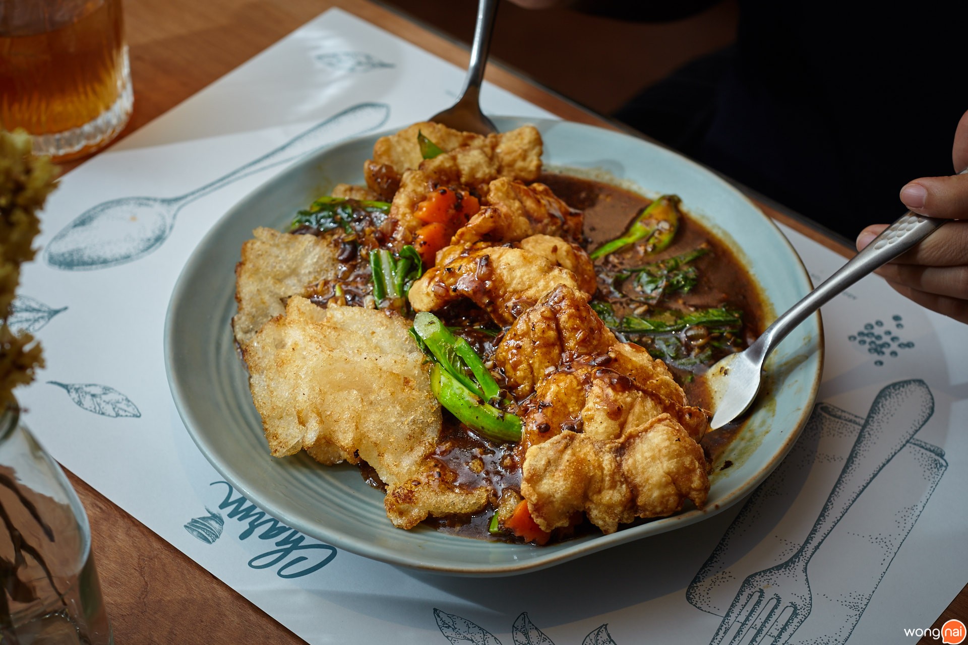 Charm Eatery&Bar