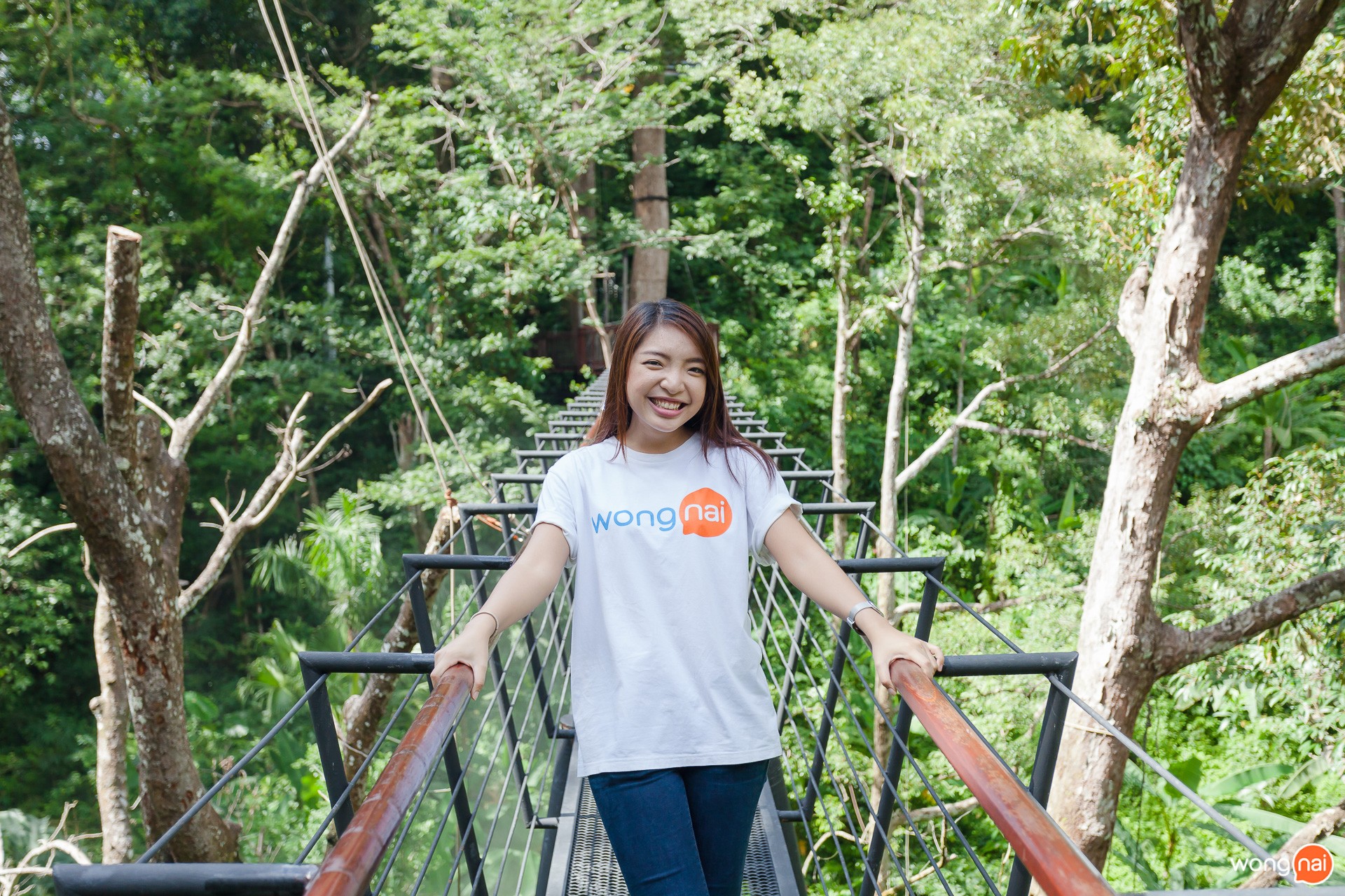 “Sky Walk” เดินชมธรรมชาติบนสะพานแขวน