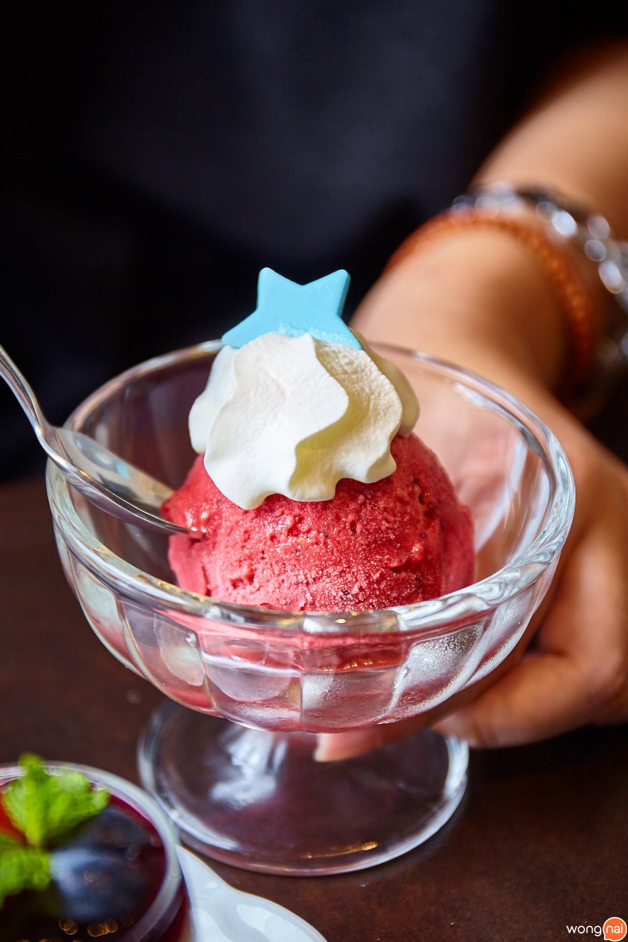 “ไอศกรีมเบอร์รีเชอร์เบท” ร้าน Yasuda